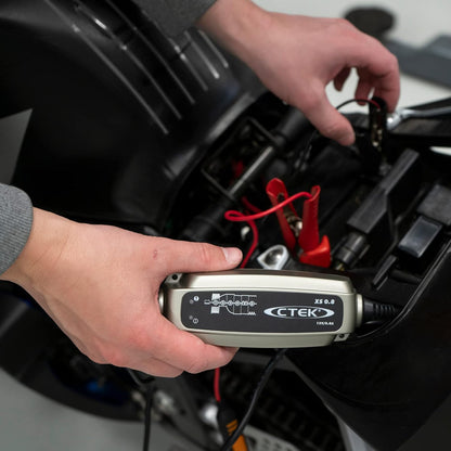CTEK XS 0.8 Cargador Batería 12V 0.8A, Cargador Inteligente Baterias, Cargador Batería Moto, Quad, Moto De Nieve, Jetski, Moto De Agua Y Cortacésped, Mantenedor De Batería Y Desulfatador De Batería